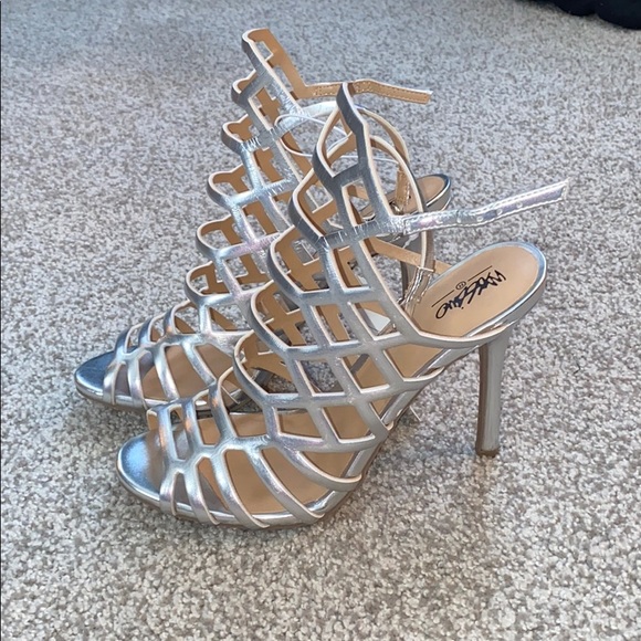 Silver strappy heel - Picture 2 of 4
